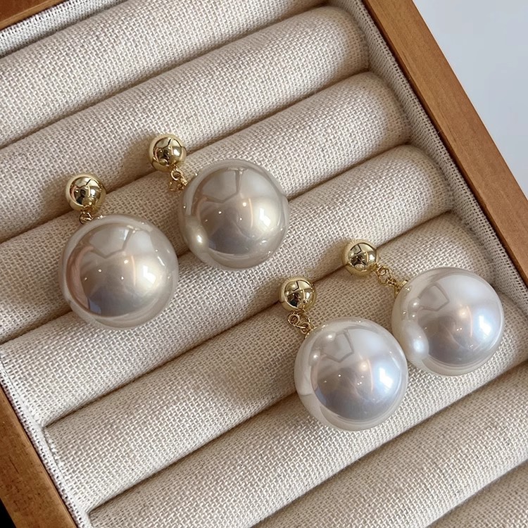 White Exaggerated Large Pearl Earrings Women 2025 New Earrings Ear Accessories