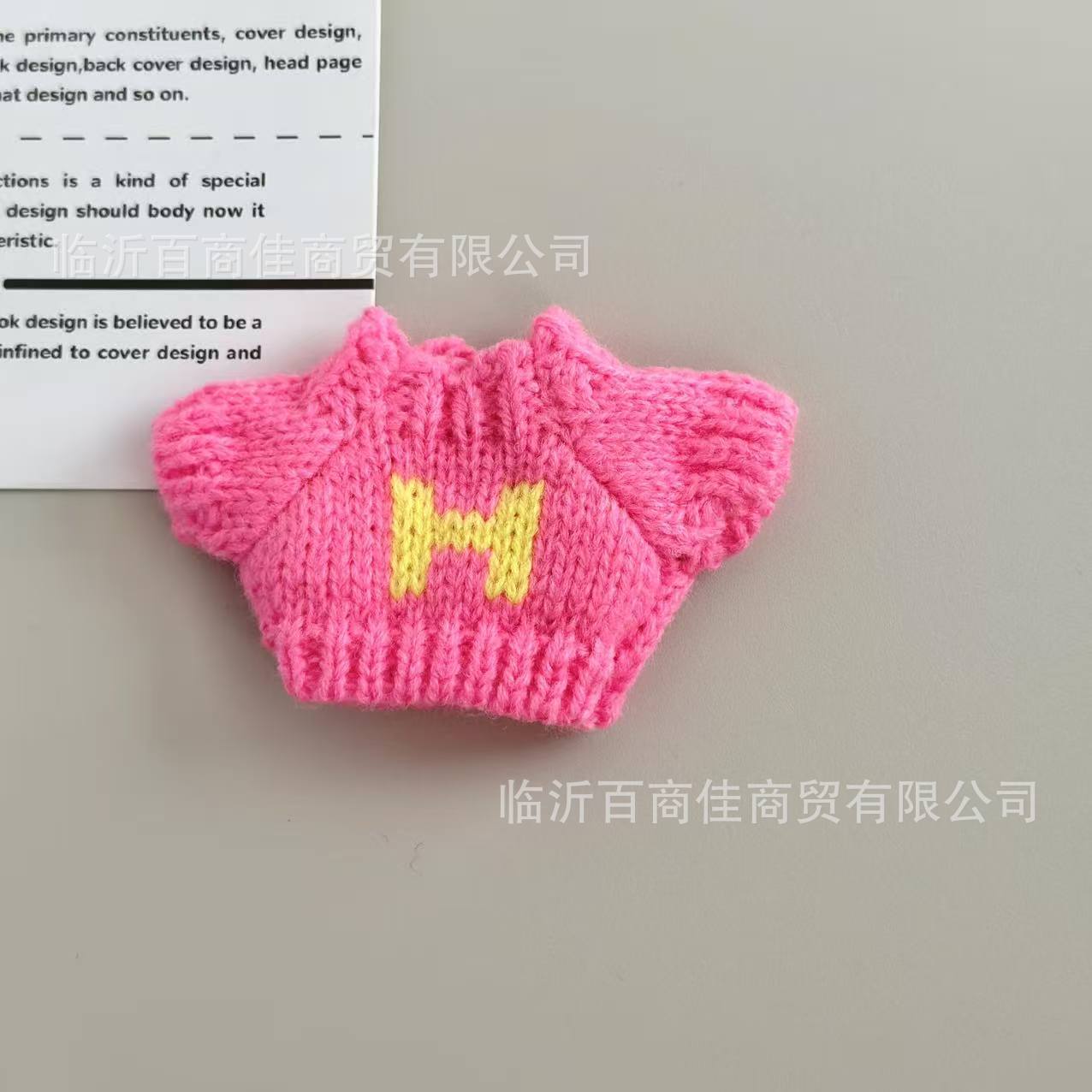 字母H粉毛衣 · 高5CM----------宽5CM