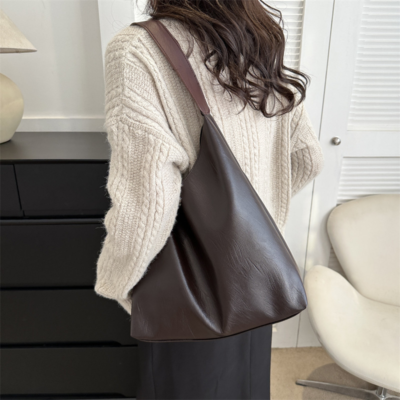 Large capacity texture soft leather commuting bag women 2026 autumn winter new single shoulder underarm tote bag