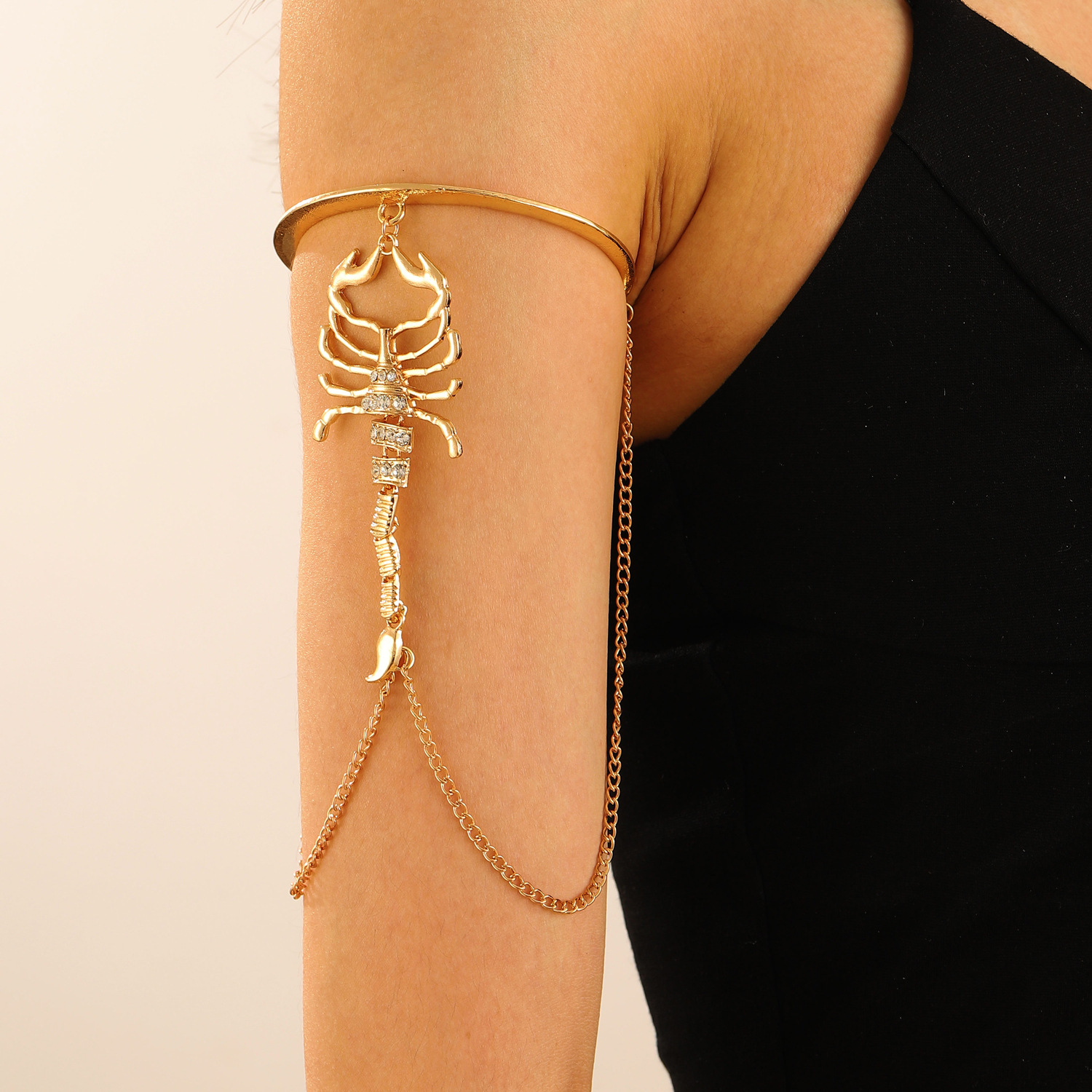 New Single Metal Hand Jewelry Exaggerated Micro-Set Scorpion Three-Dimensional Connected Finger Bracelet Women