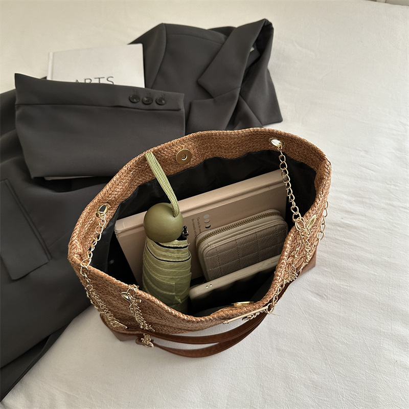 2026 New Straw Woven Tote Bag Women Summer Large Capacity Chain Woven Single Shoulder Bag Commuter Vacation Beach Bag