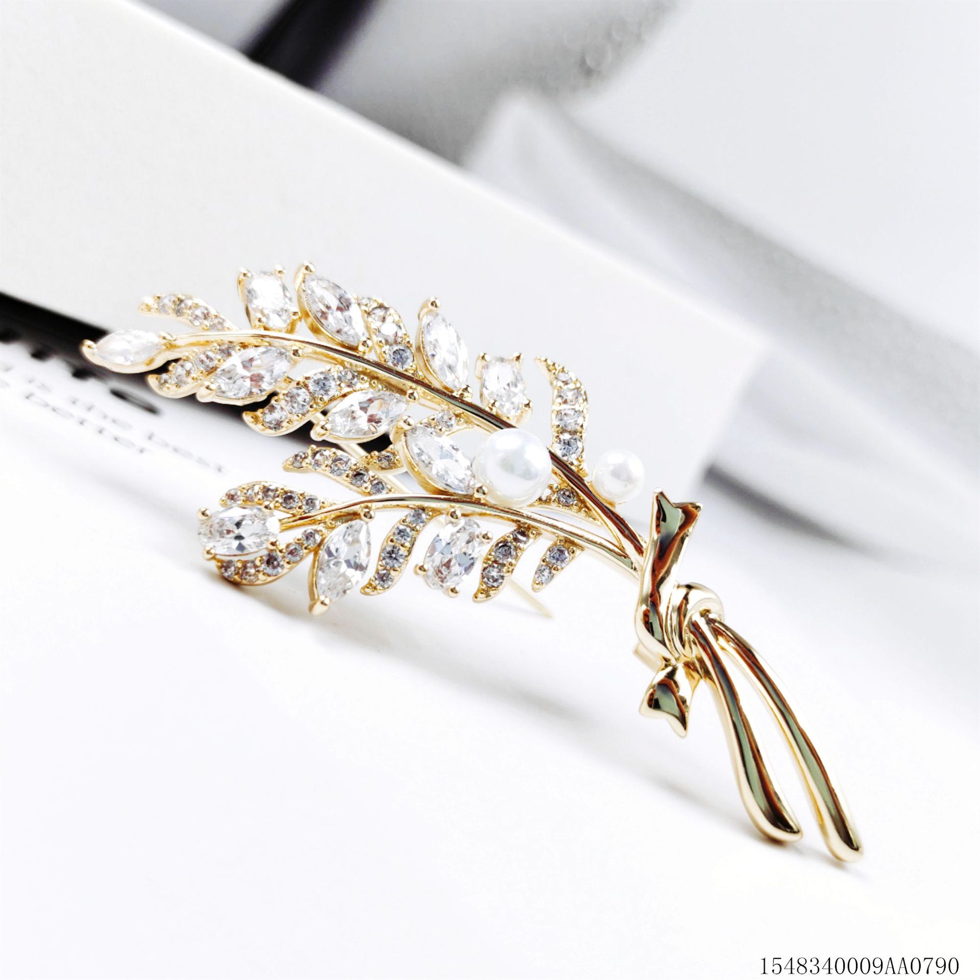 2021 New Sense Wheat Ear Leaf Pearl Brooch Women Suit Accessories Corsage Decoration