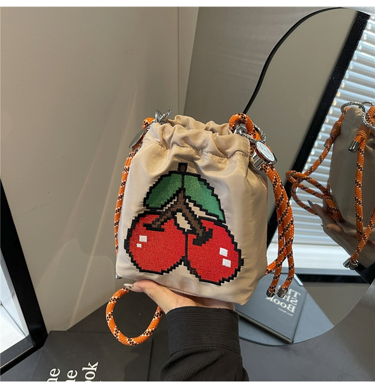 卡其色樱桃