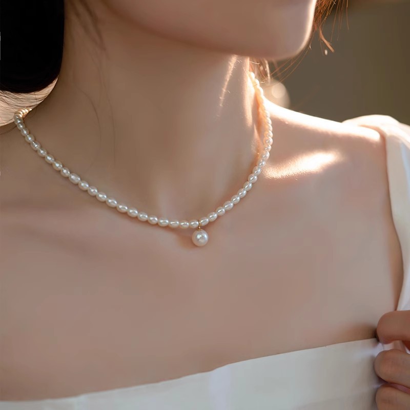Natural freshwater pearl necklace women's 2025 new niche clavicle chain spring/summer sweater neck chain