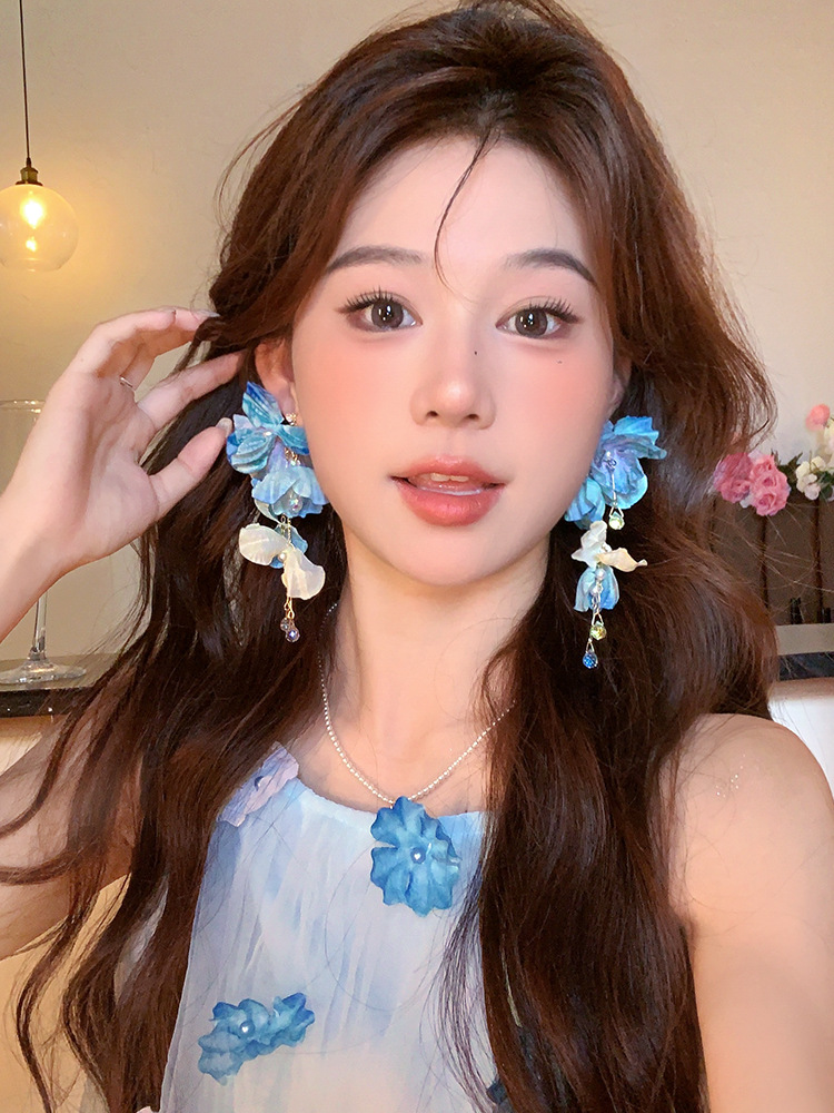 Blue Flower Tassel Earrings Women 2025 New Beach Vacation Style Earrings No Piercing Ear Cuffs