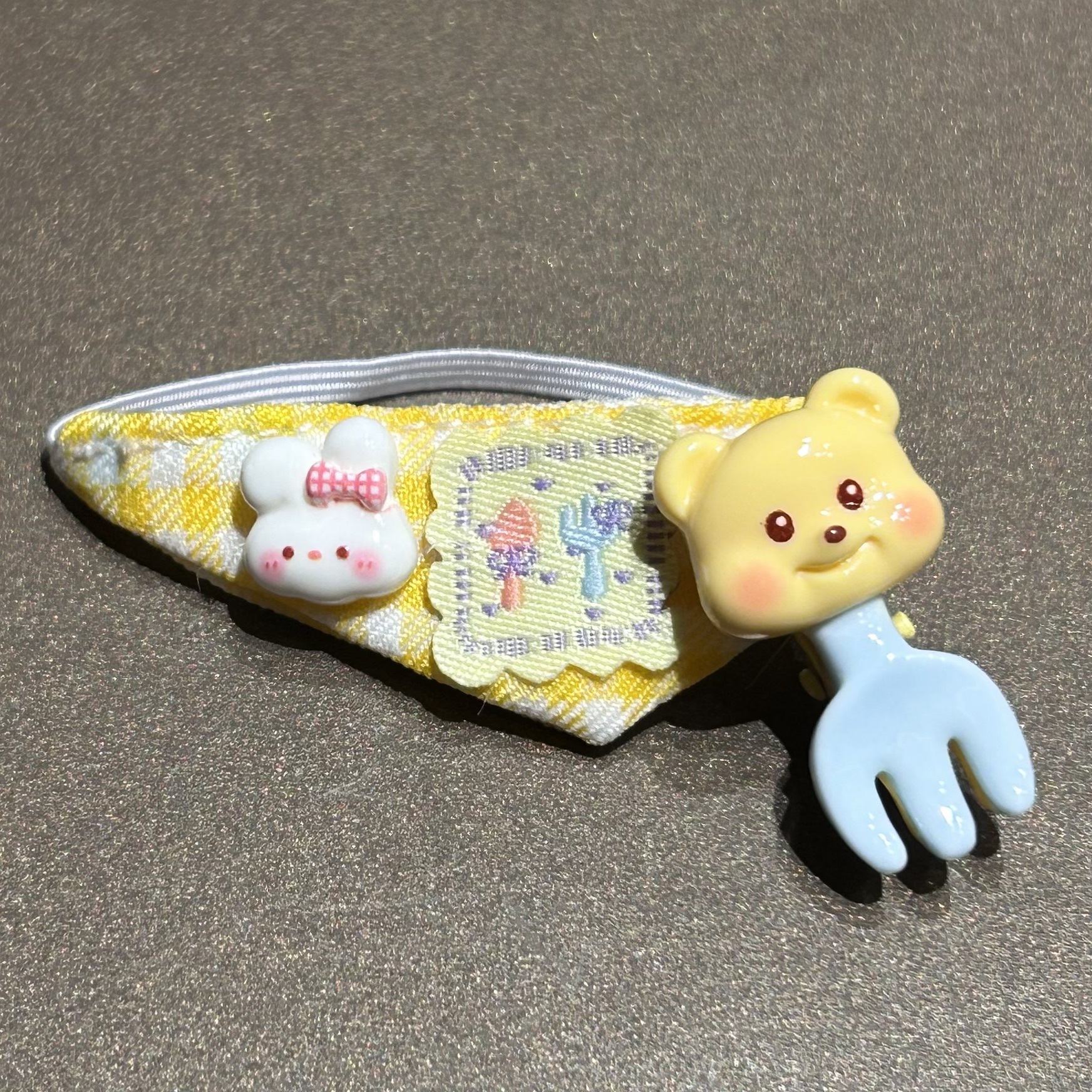 QH136黄色刀叉三角巾（带小熊叉子）