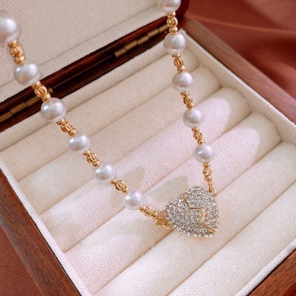 Diamond-set love magnetic heart-shaped pendant pearl necklace collarbone chain