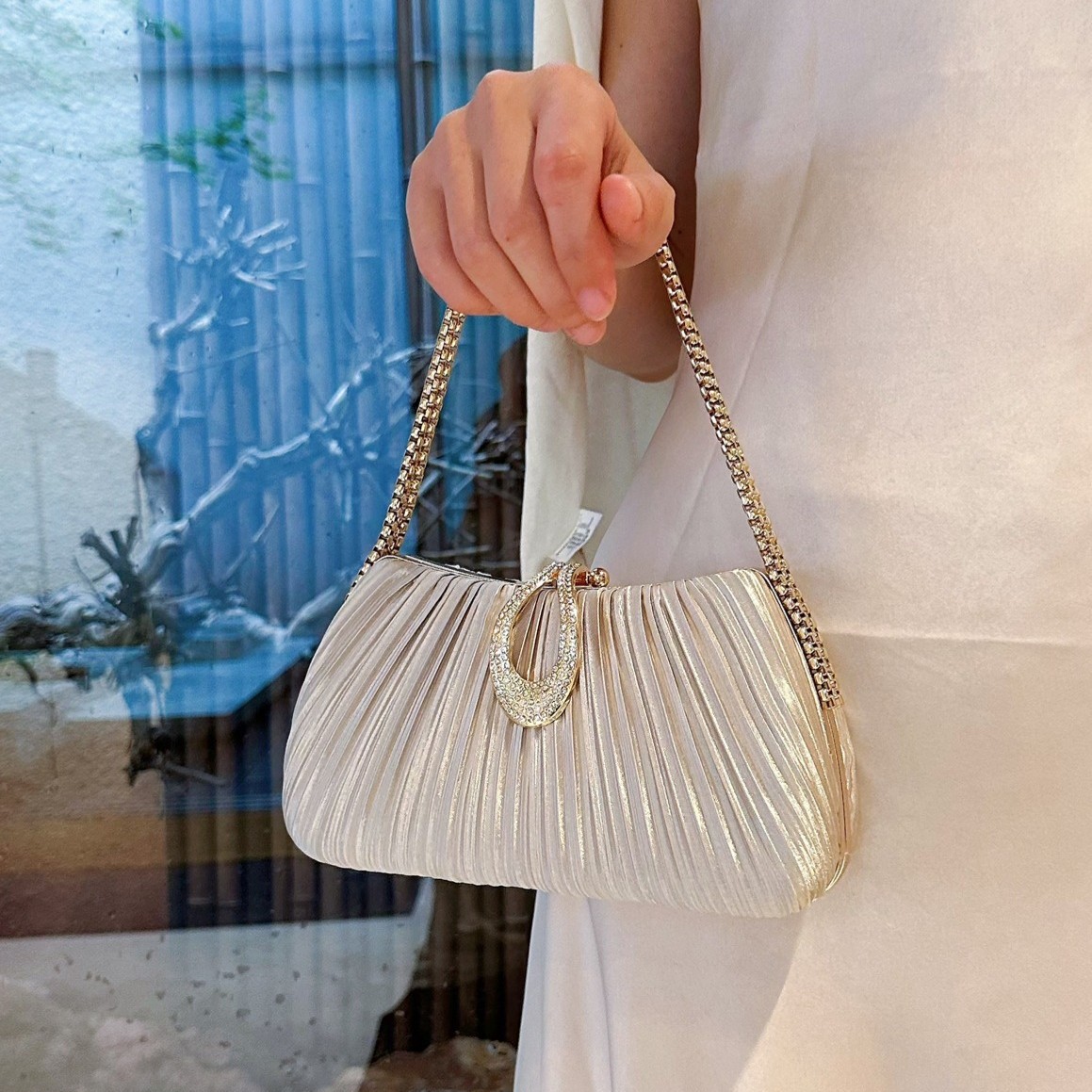 2025 New Satin Pleated Evening Bag Women's Bracelet Celebrity Dress Cheongsam Banquet Bag Women's Single Shoulder Crossbody Bag