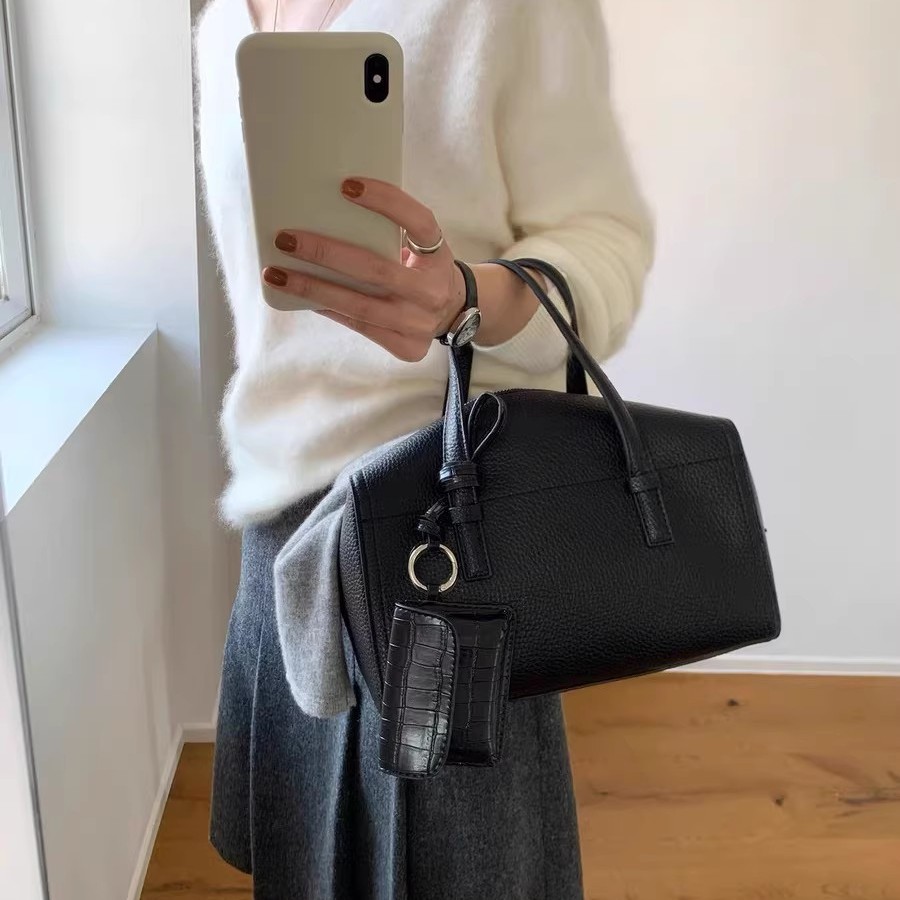 2026 Spring/Summer Large Capacity Boston Bag Commute Pillow Bag Simple Single Shoulder Crossbody Bag