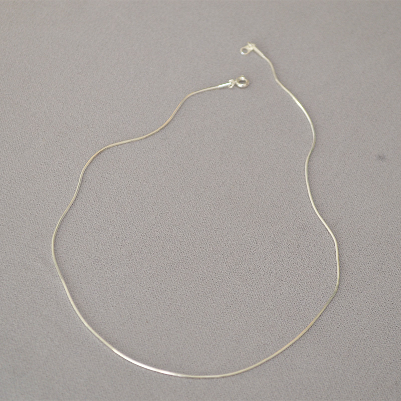 Eight-faceted ultra-fine minimalist shimmering gold wire short snake chain锁骨链 neck chain necklace