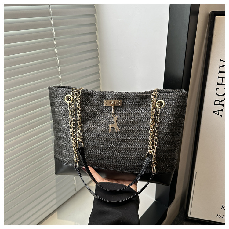 2026 New Straw Woven Tote Bag Women Summer Large Capacity Chain Woven Single Shoulder Bag Commuter Vacation Beach Bag