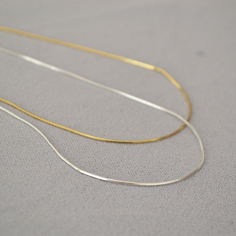 Eight-faceted ultra-fine minimalist shimmering gold wire short snake chain锁骨链 neck chain necklace