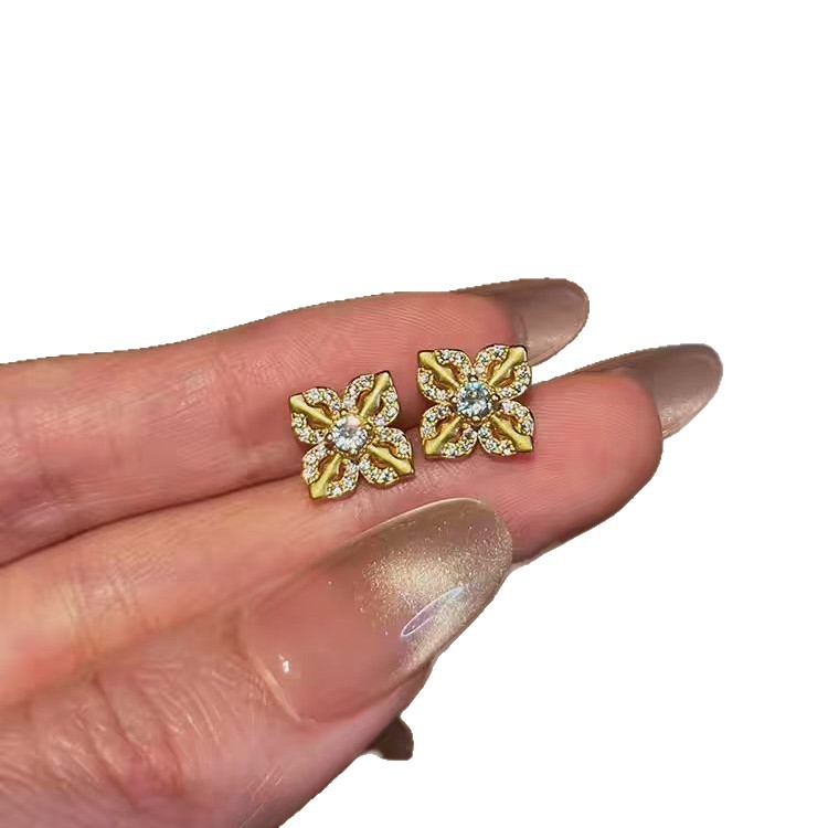 S925 silver needle spring full diamond delicate earrings stud earrings