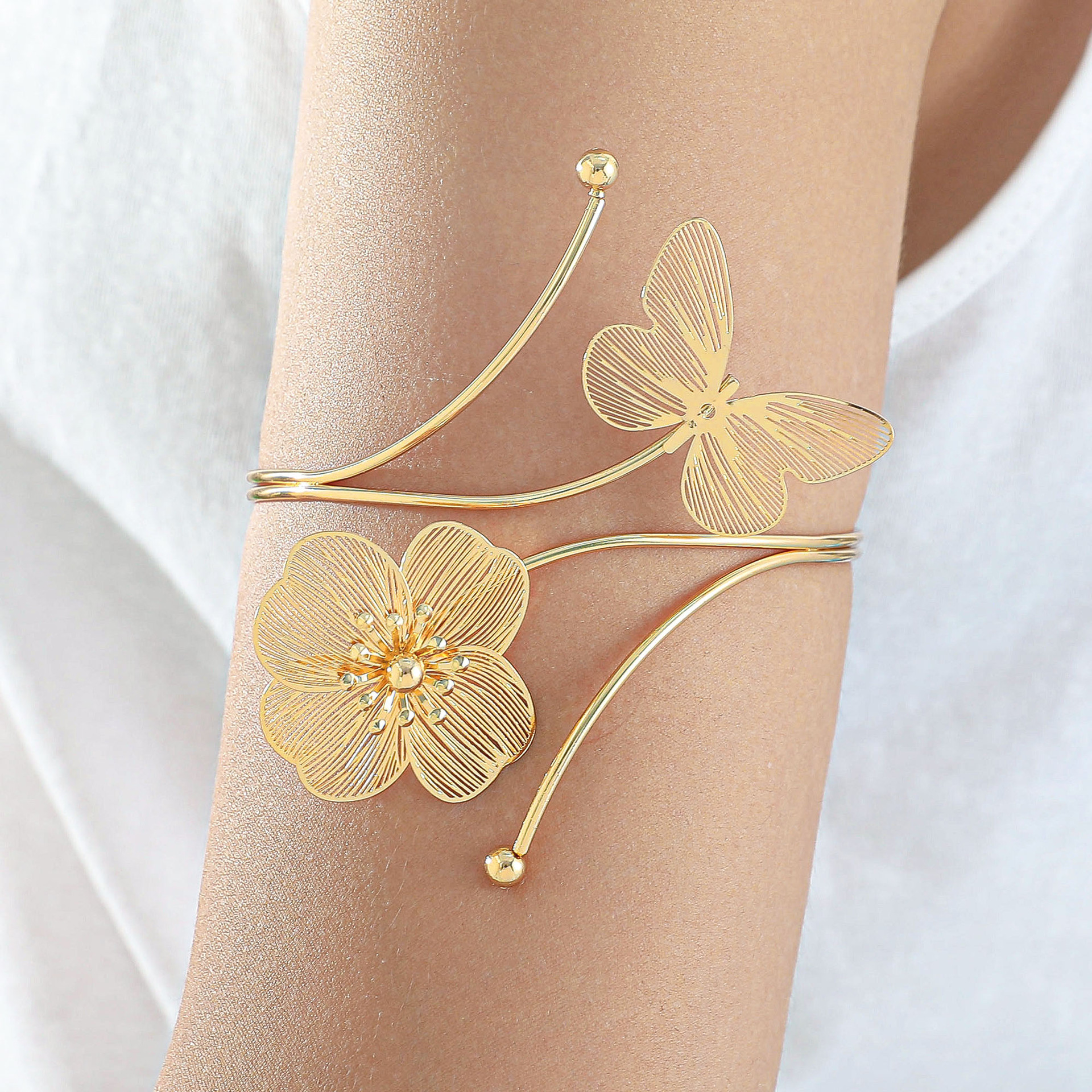 New Arm Bracelet Exaggerated Snake Leaf Flower Butterfly Starfish Bangle