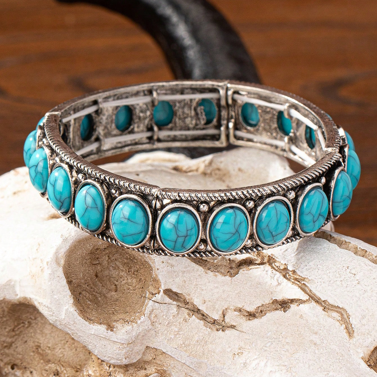 Qingdao Daiwei Accessories 1 Piece Western Cowboy Style Turquoise Decorated Bracelet