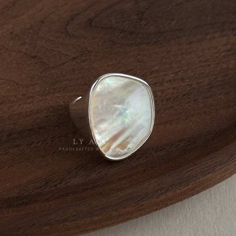 Natural Texture Mother-of-Pearl Round Index Finger Ring Shell Ring