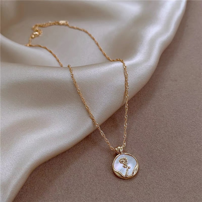 Gold Brick Titanium Steel Necklace for Women Sense Necklace Gold Collarbone Chain 2026 New