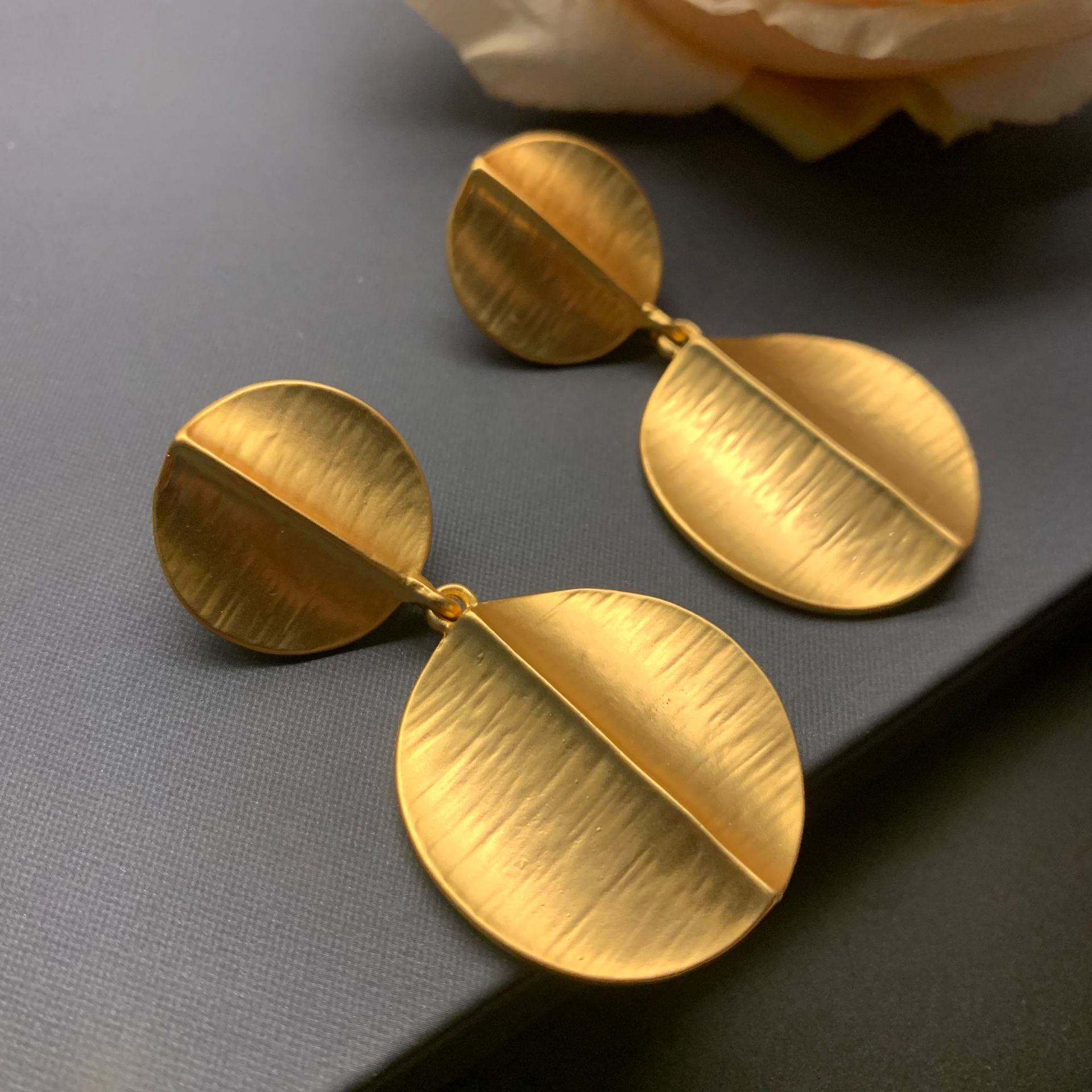 Qingdao [Minimalist Series] wind oval alloy earring accessories 2023 spring new