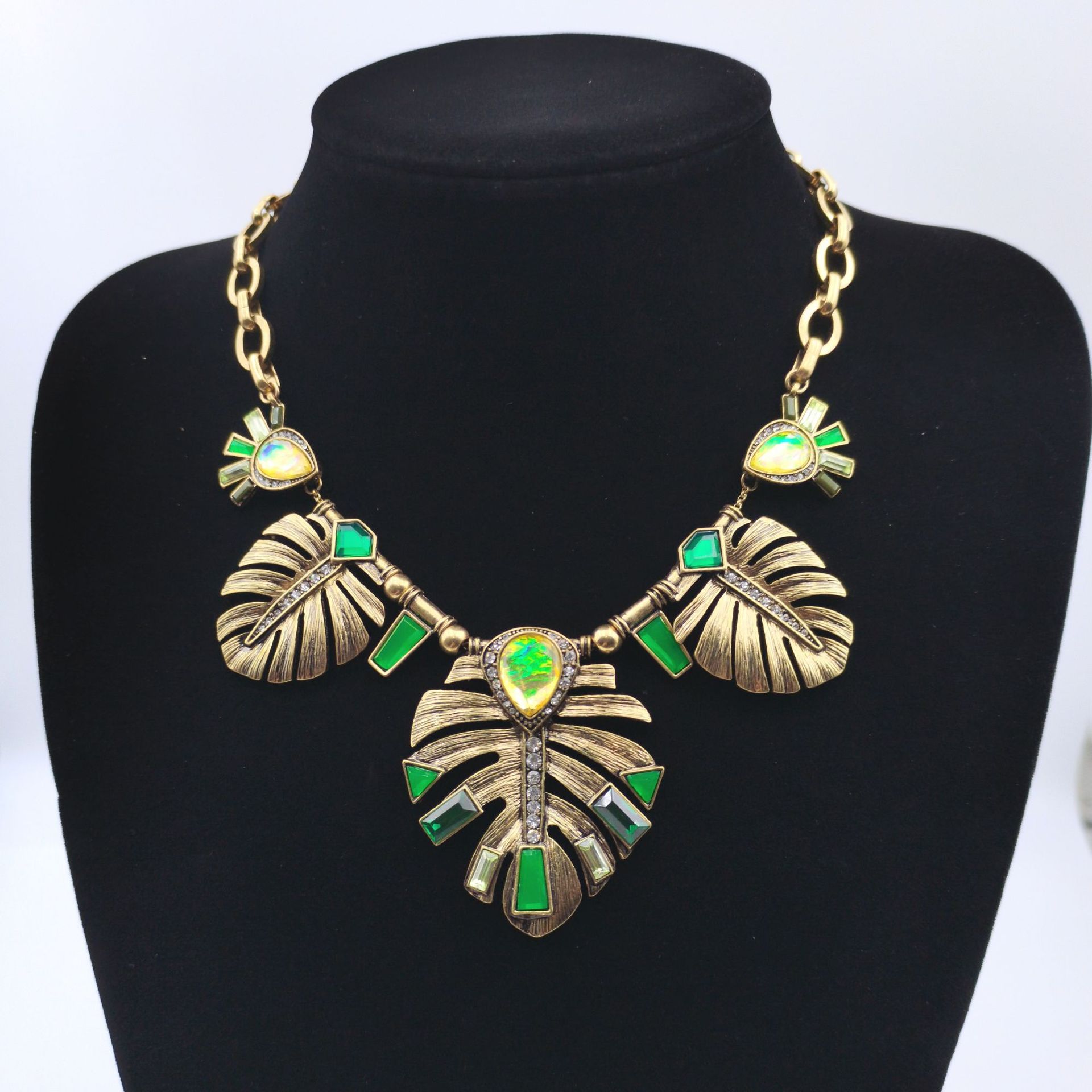Exaggerated luxury palace style collarbone chain bride drop necklace