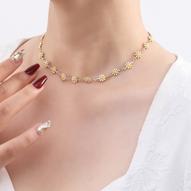 Rongshang Colorful Little Daisy Necklace for Women Flower Clavicle Chain Bohemian Style Chrysanthemum Necklace Accessory