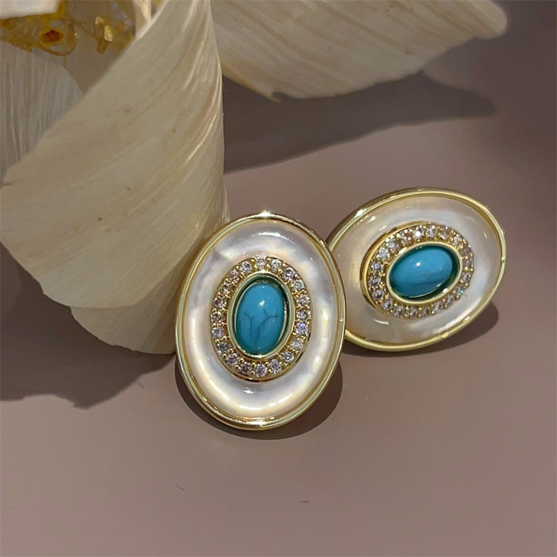 Vintage Niche Natural White Mother-of-Pearl Hollow Earrings Turquoise Ear Studs Commute Earrings