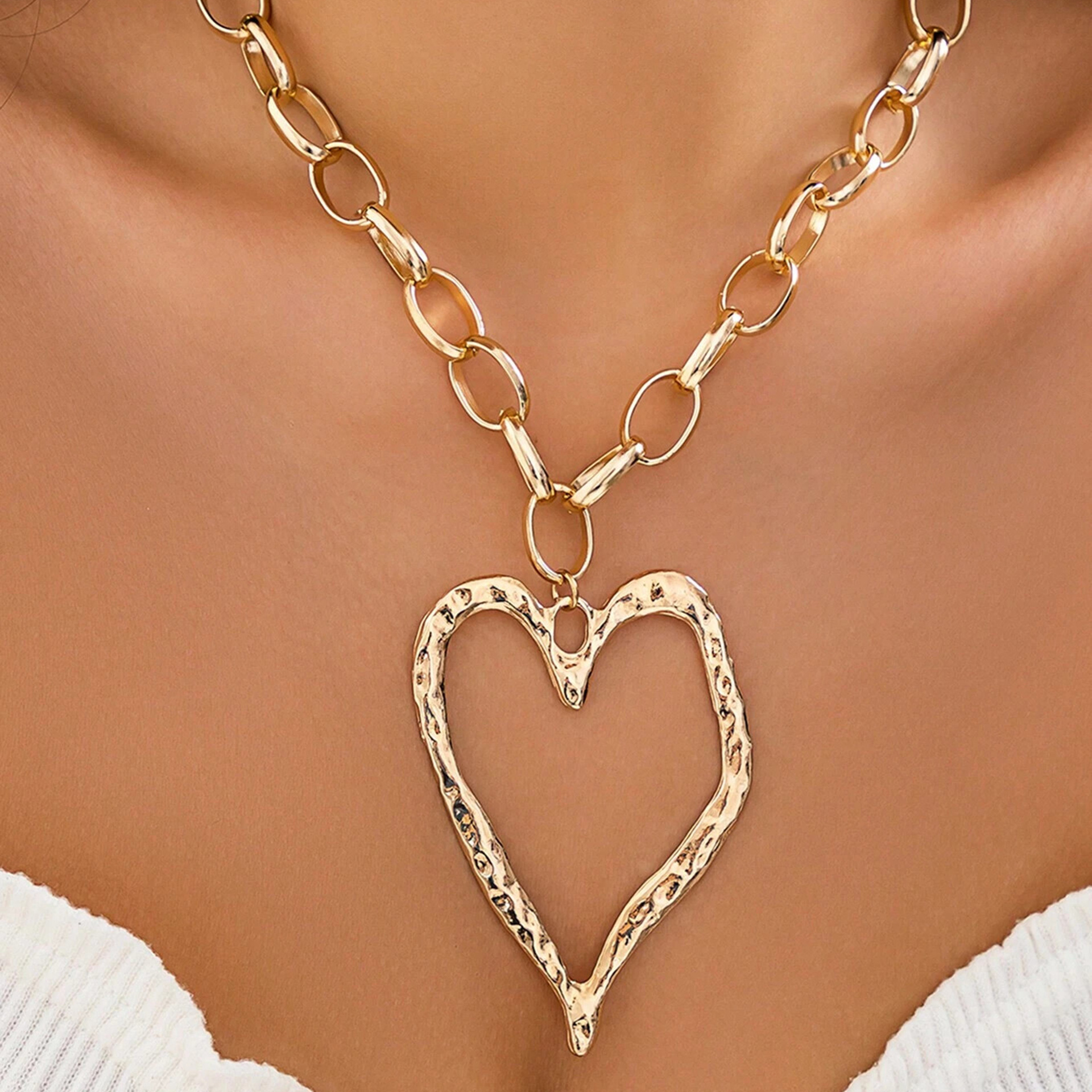 Accessories Metal Chain Exaggerated Hammered Heart Pendant Necklace Simple Zinc Alloy Necklace