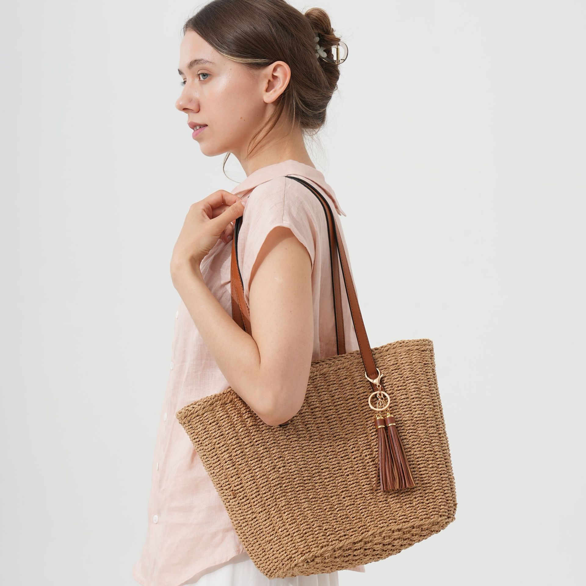 New Fringe Straw Bag Single Shoulder Basket Woven Bag Women's Bag Large Capacity Handheld Tote Bag Vacation Beach Bag