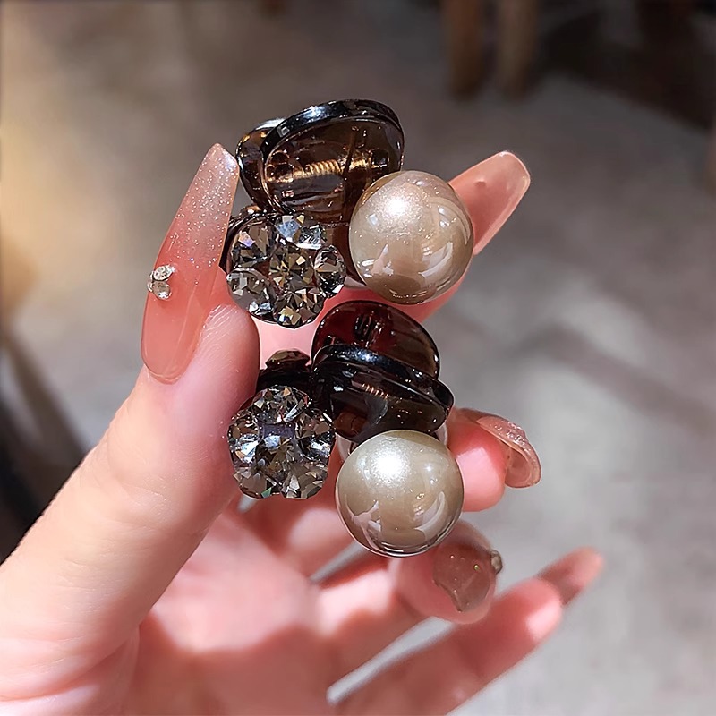 Delicate pearl small claw clip for women forehead side small clip 2025 new bangs clip rhinestone hair clip hair accessory