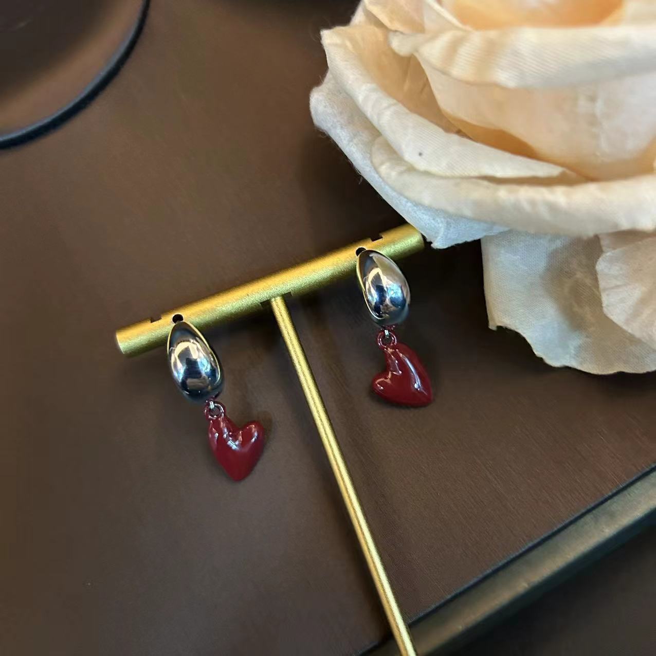 "Time Flowing" vintage niche palace style earring ear clip