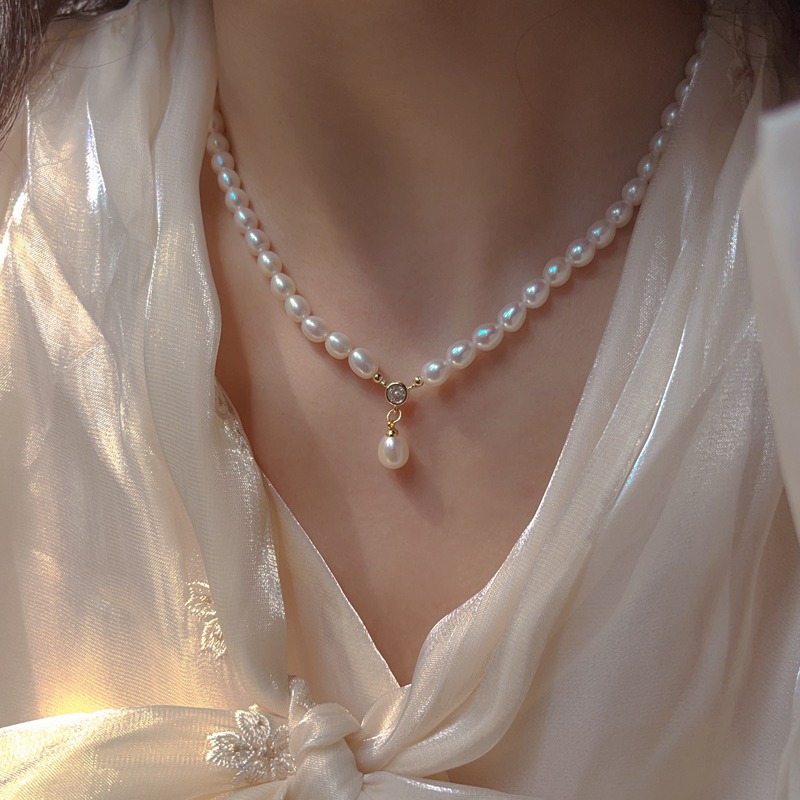 Natural pearl necklace for women, elegant collarbone chain with small rice pearls, vintage style