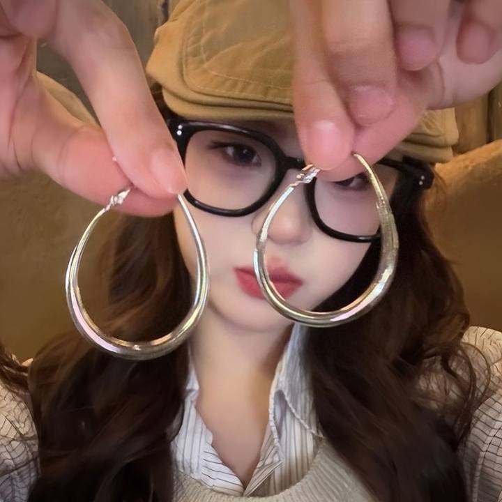 Sweet cool style plain hoop earrings minimalist simple round face ear clip circle ear accessory