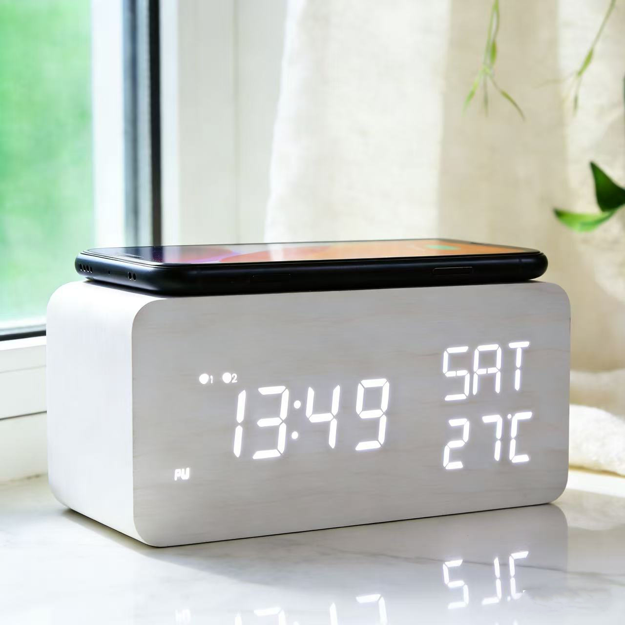 Multifunctional 10W Wireless Charging Wooden Alarm Clock Phone Wireless Fast Charging Temperature Clock LED Display Alarm Clock