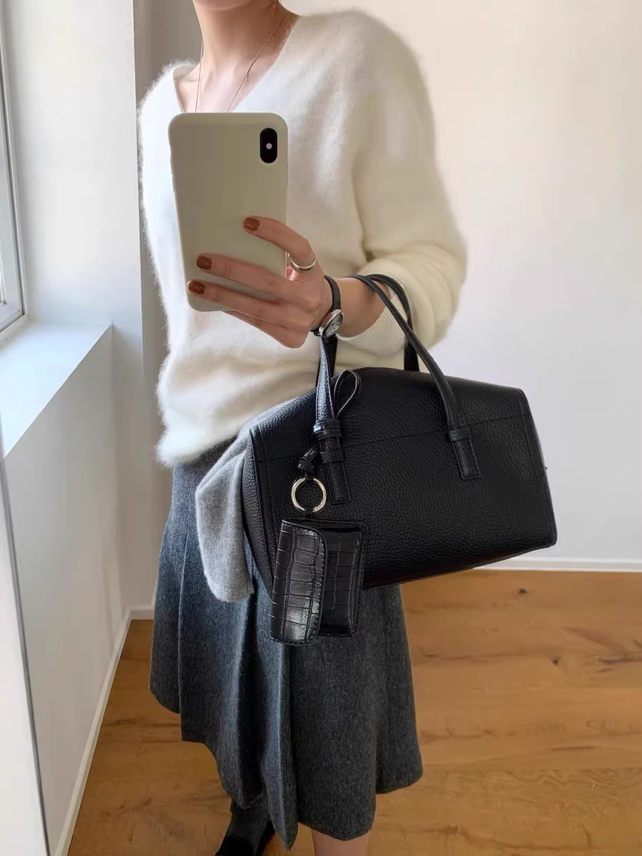 2026 Spring/Summer Large Capacity Boston Bag Commute Pillow Bag Simple Single Shoulder Crossbody Bag
