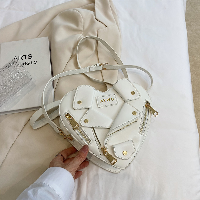 Heart Clothes Bag 2023 New Rivet Bags Girl Single Shoulder Crossbody Heart Bag for Women