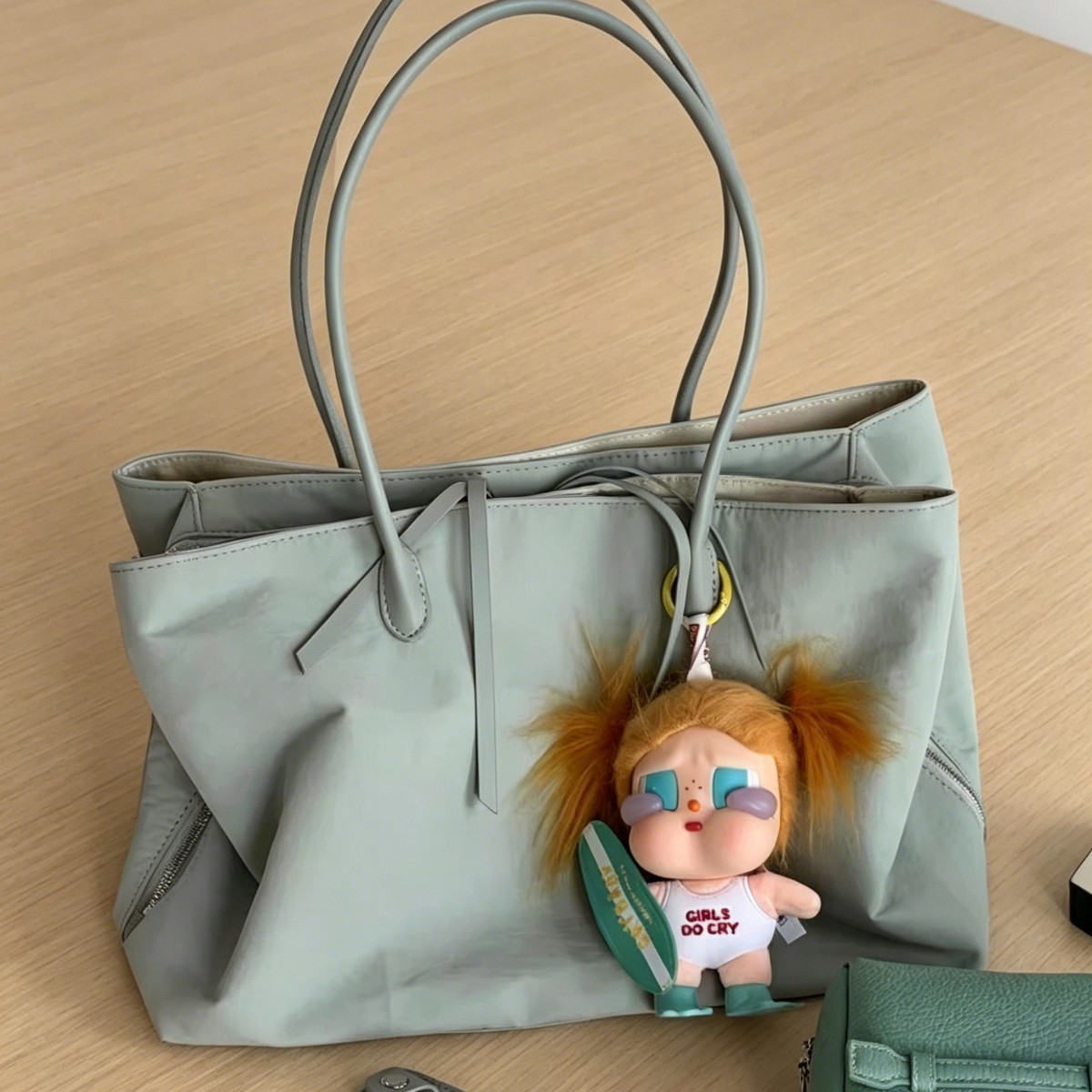 2026 Spring/Summer New Niche Contrast Lightweight Travel Nylon Tote Bag Multi-Compartment Large Capacity Single Shoulder Bag Women