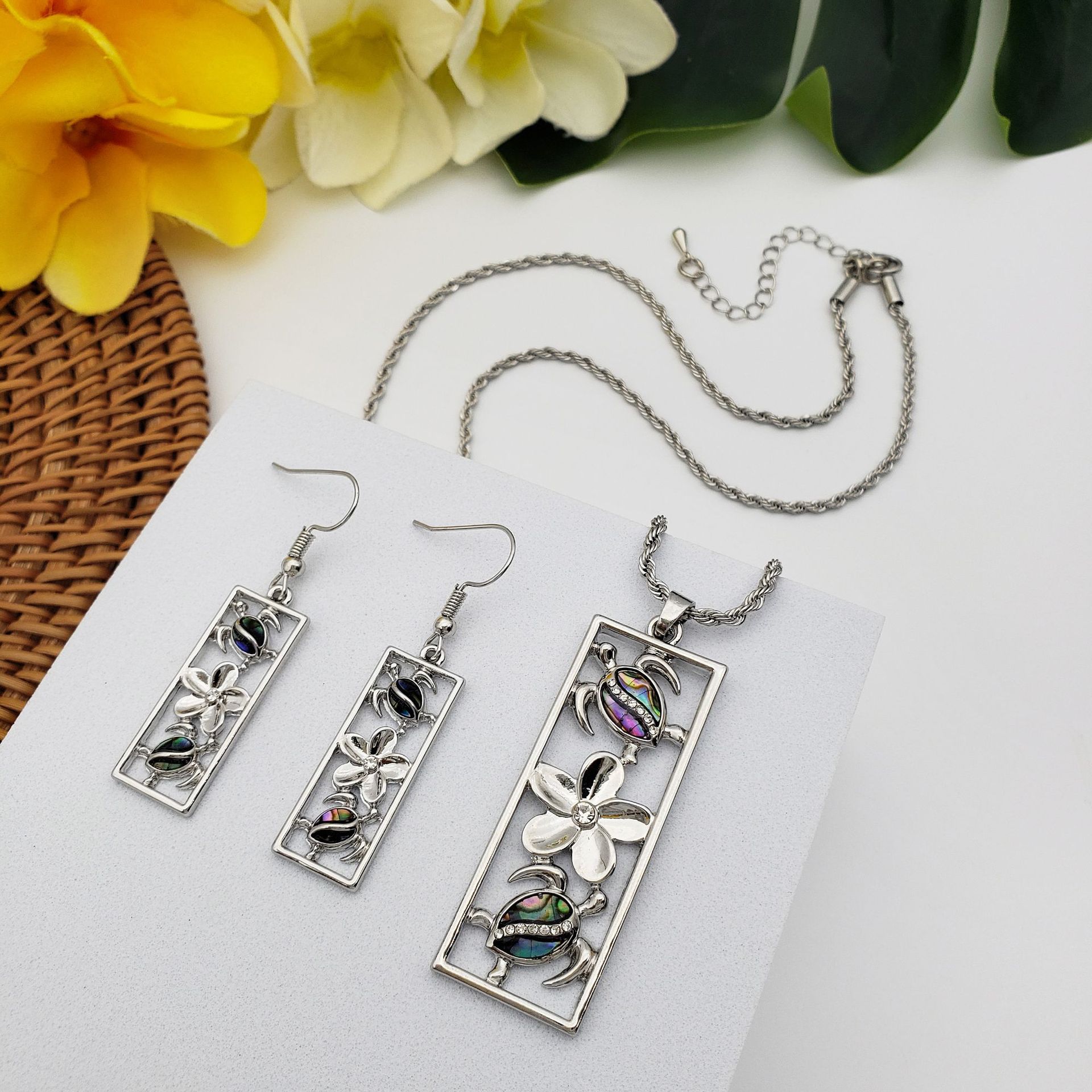 Hawaiian Beach Vacation Style Natural Abalone Shell Applique Long Strip Jewelry Set Turtle Frangipani Necklace Set