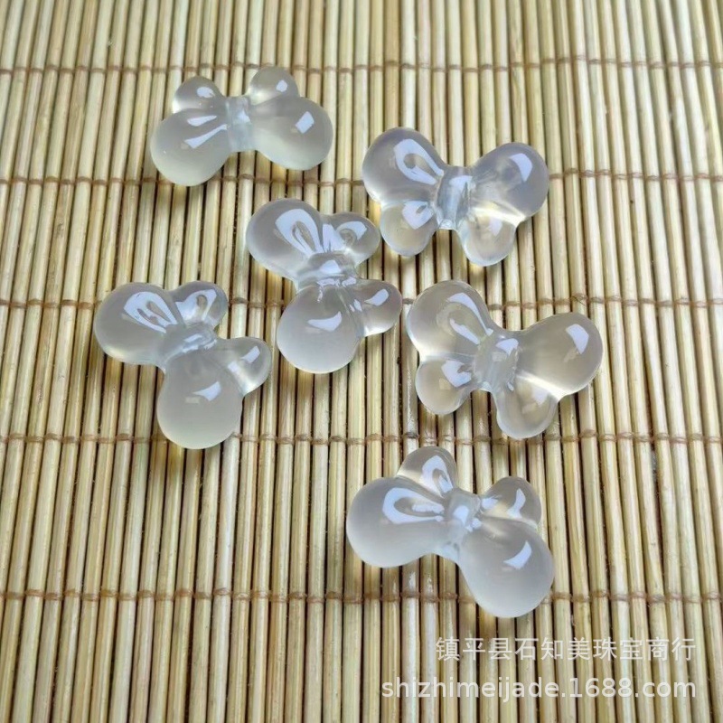 绳子随机配送 · 白玉髓蝴蝶结约20*13mm