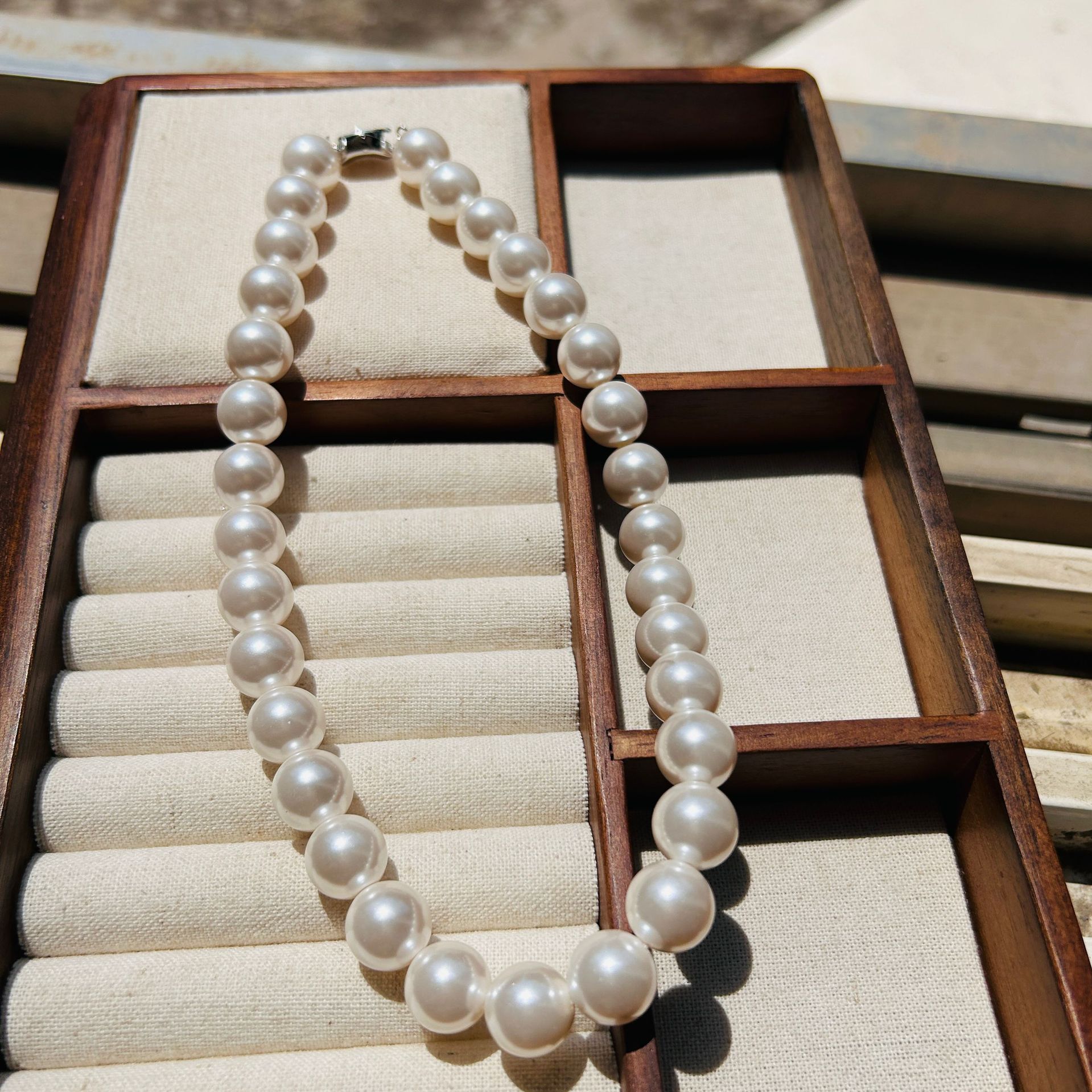 Round strong light pearl necklace for women yuanbao buckle collarbone chain 2025 new