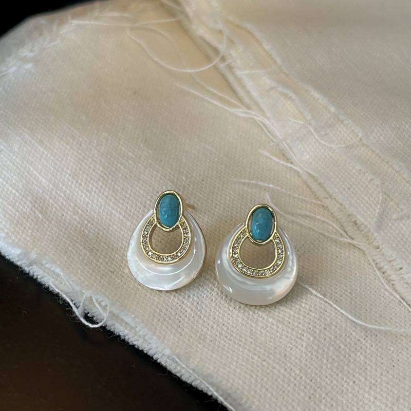 Vintage Niche Natural White Mother-of-Pearl Hollow Earrings Turquoise Ear Studs Commute Earrings