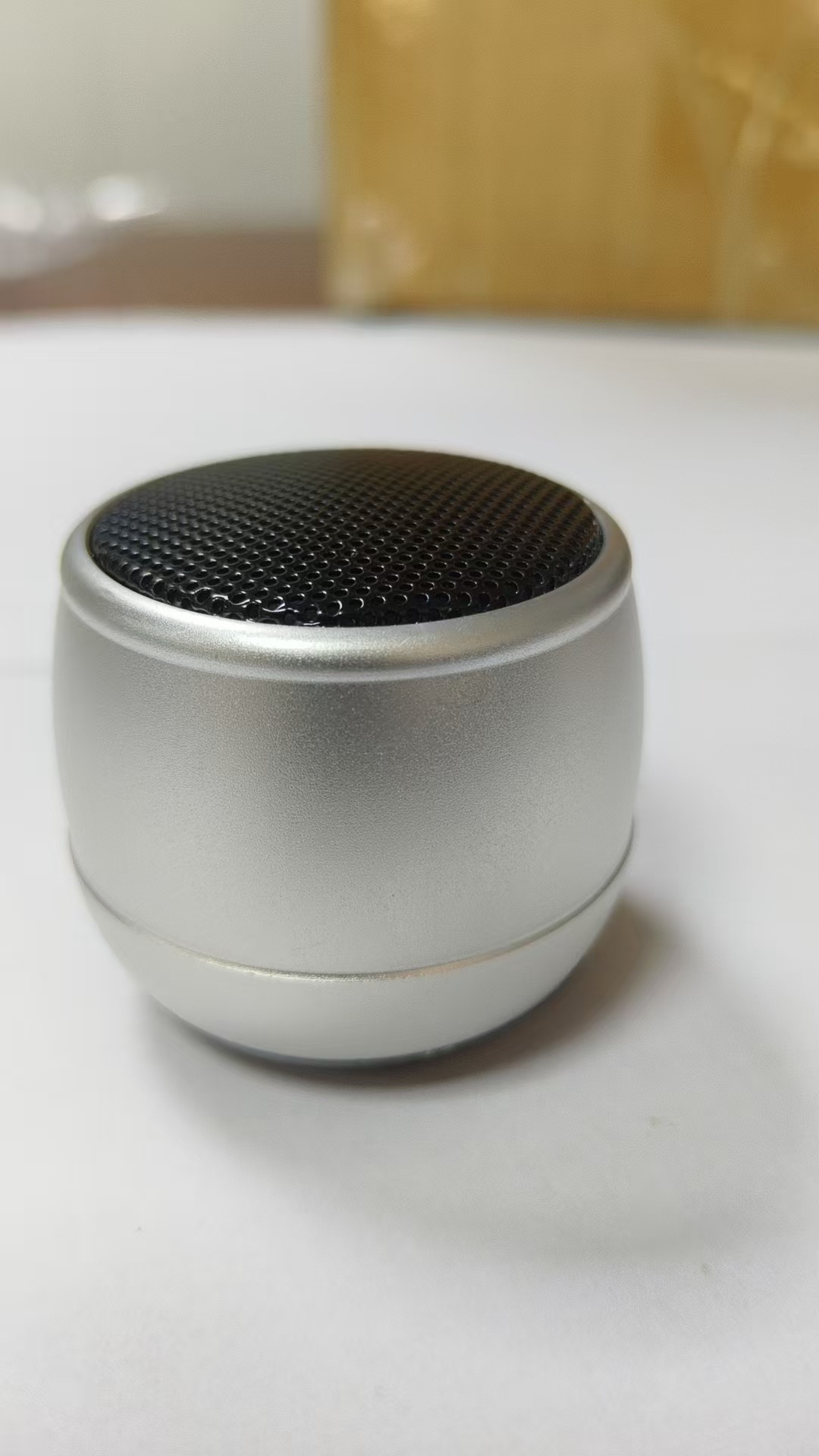 New TF card mini speaker wireless Bluetooth speaker metal shell outdoor card slot audio barrel shape