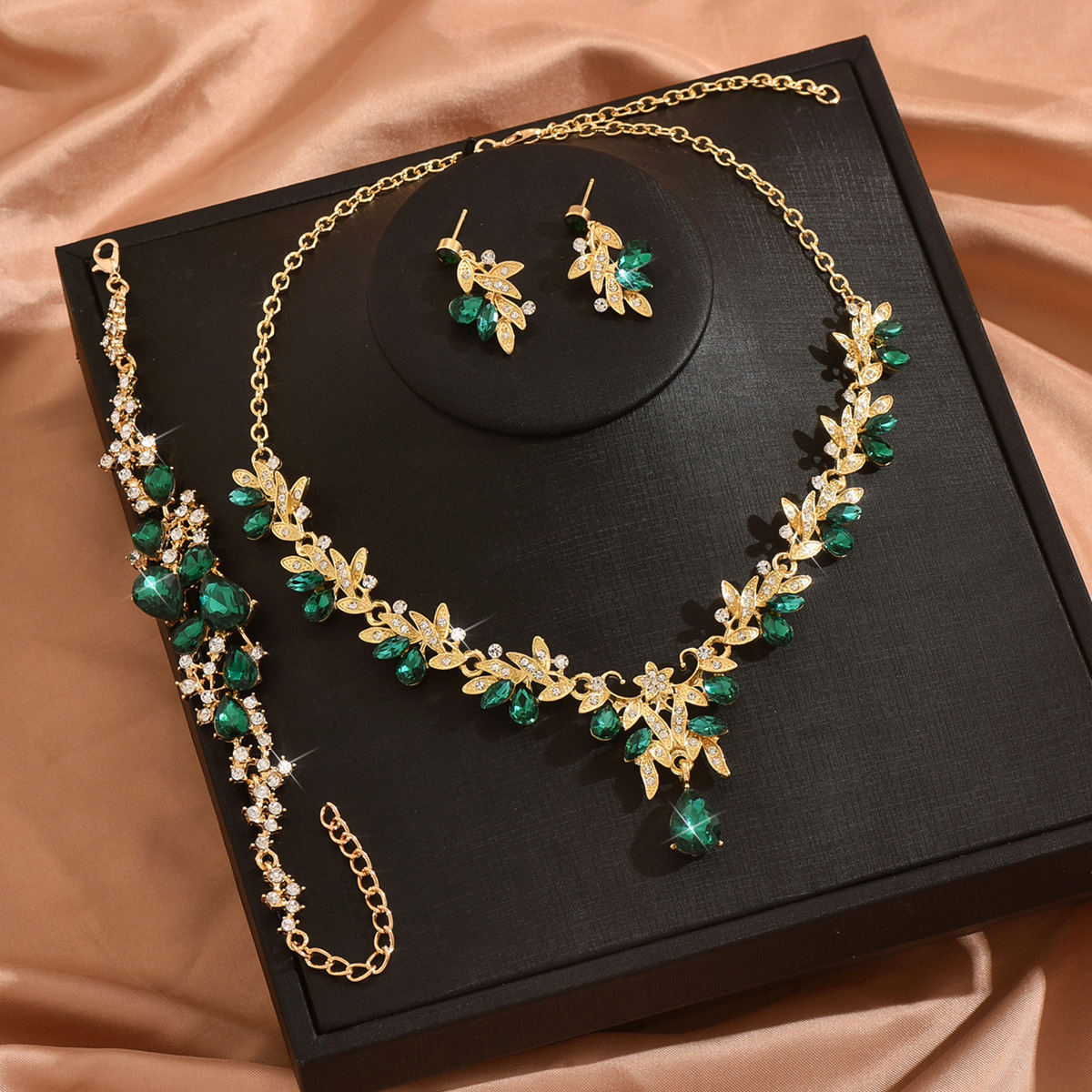 Exquisite Jewelry Set Teardrop Pendant Necklace Earrings Bracelet Three-Piece Wedding Dress Accessories