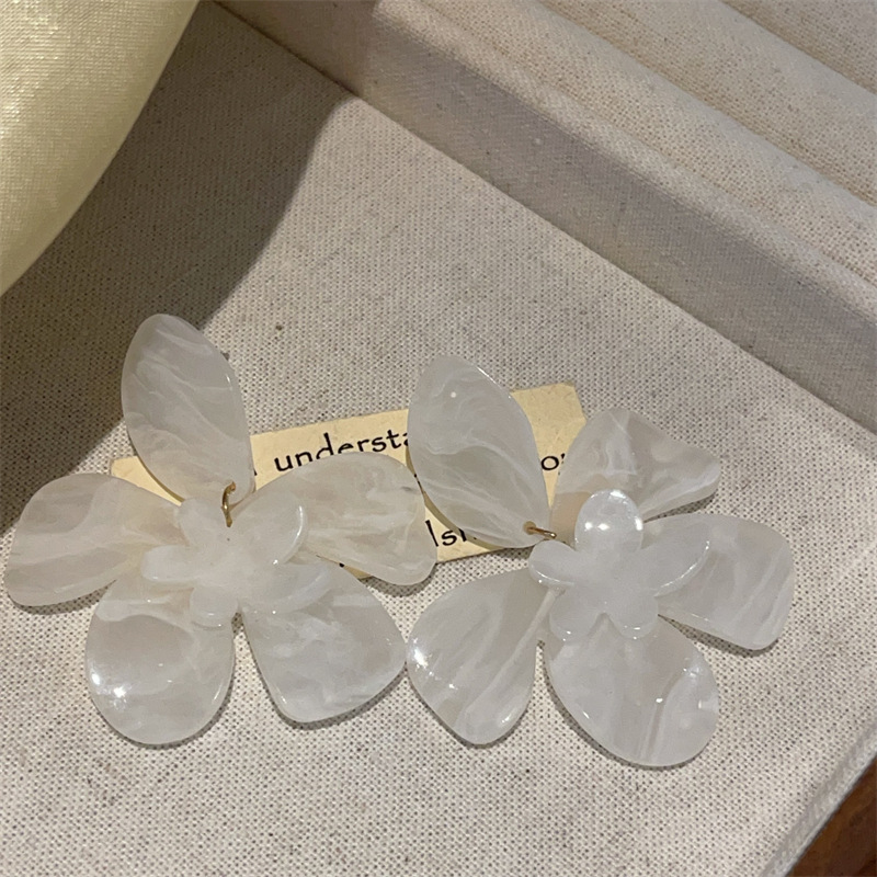 E1243 白色层叠五叶花
