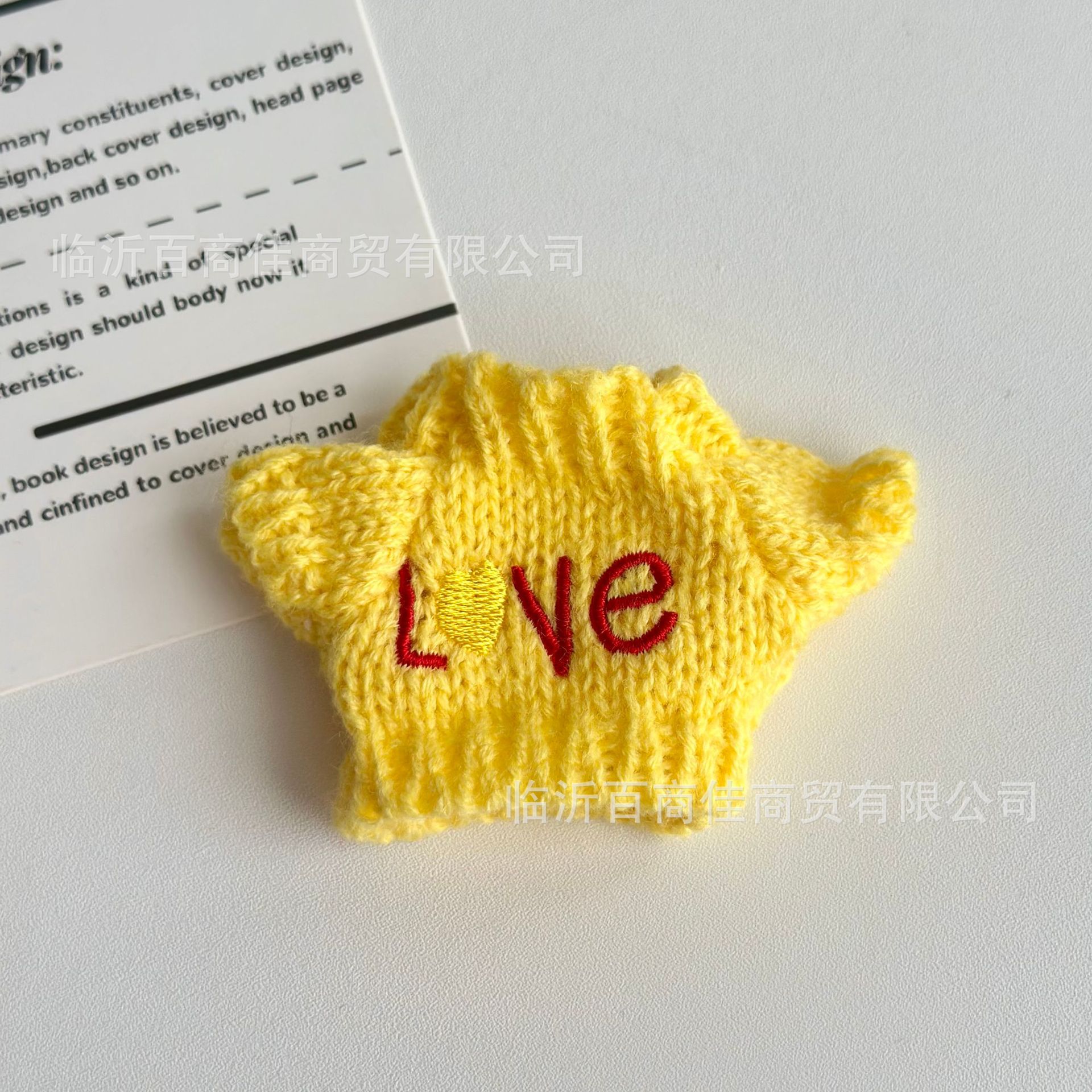 刺绣LOVE黄毛衣 · 高5CM----------宽5CM