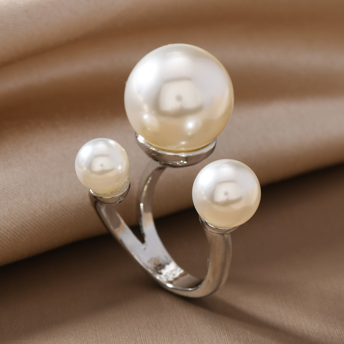 High-quality popular hand jewelry ring pearl knuckle index finger ring gold silver