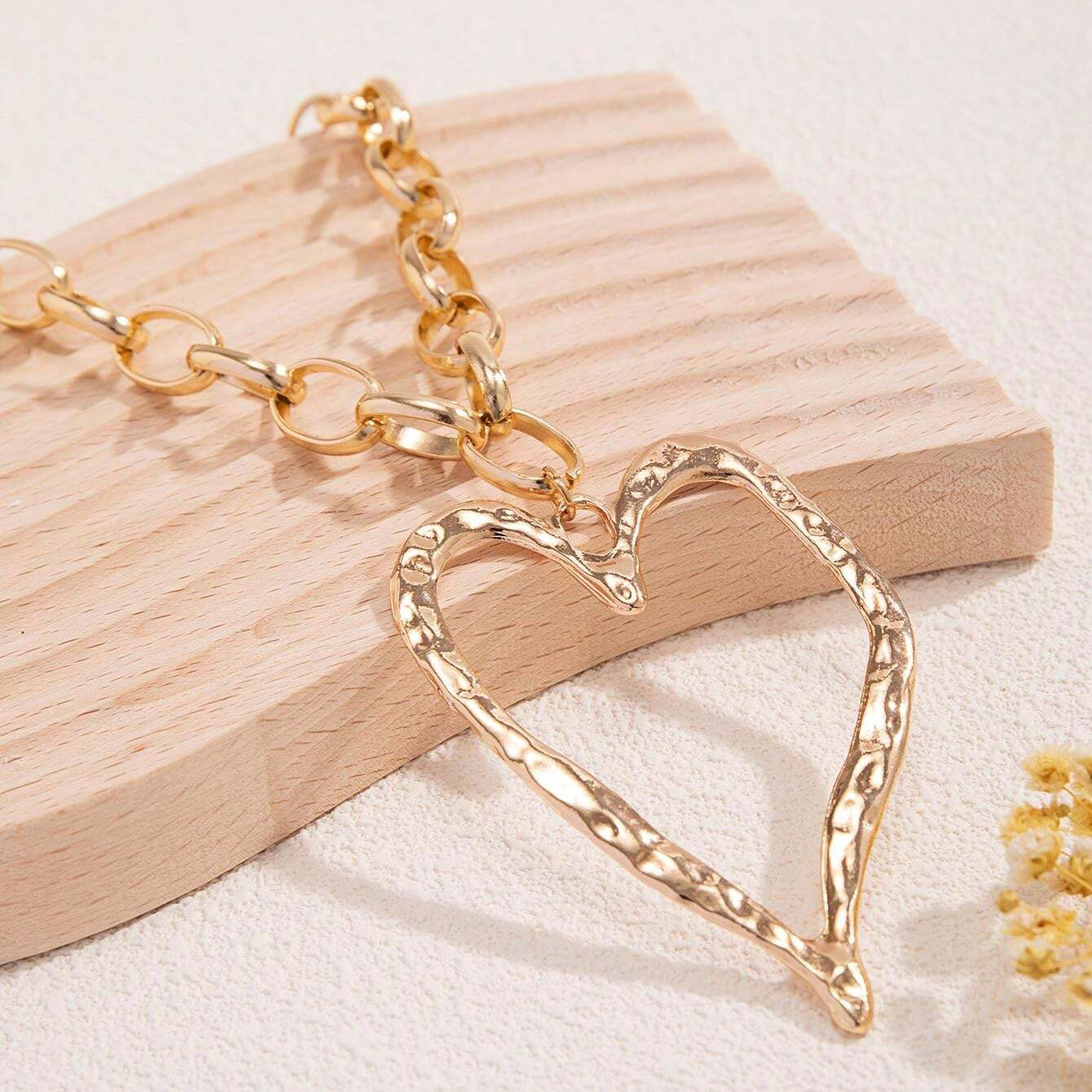 Accessories Metal Chain Exaggerated Hammered Heart Pendant Necklace Simple Zinc Alloy Necklace
