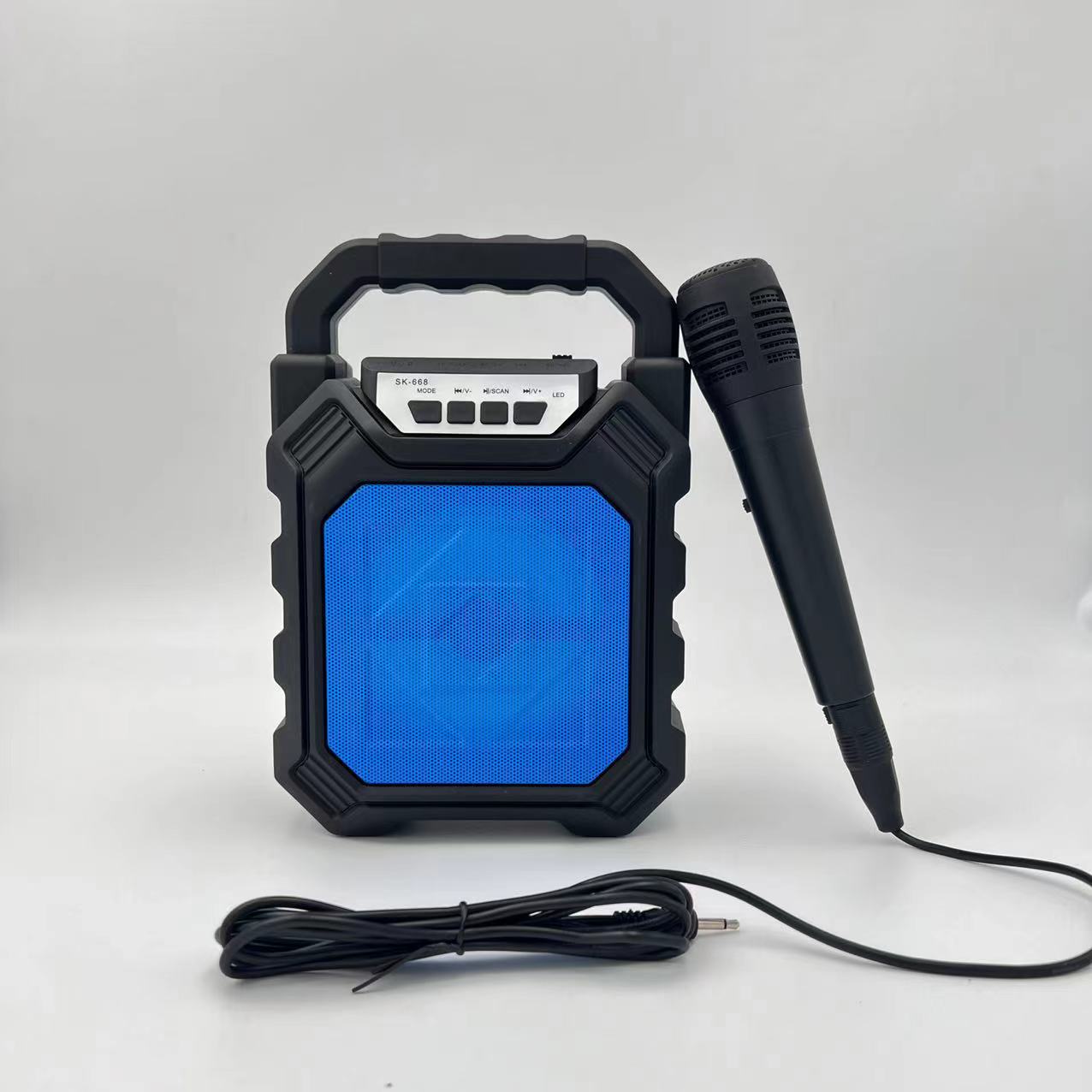 668 portable outdoor square dance Bluetooth audio pluggable card subwoofer wireless Bluetooth speaker