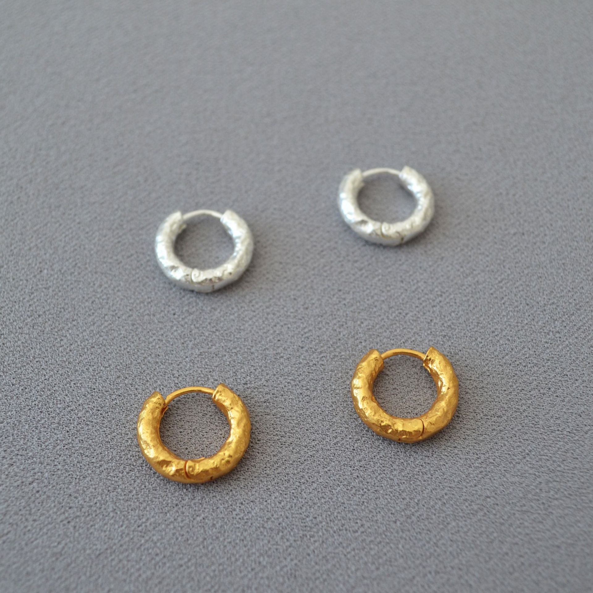 Niche elegant simple textured brass gold-plated hammered tin foil surface circle ear clip earrings