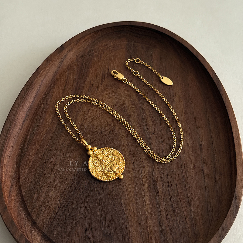 Gold Brick Titanium Steel Necklace for Women Sense Necklace Gold Collarbone Chain 2026 New