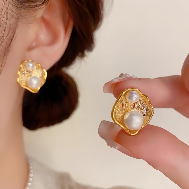 New cultured pearl irregular shape niche ear studs