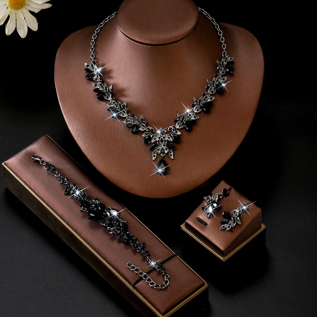 Exquisite Jewelry Set Teardrop Pendant Necklace Earrings Bracelet Three-Piece Wedding Dress Accessories